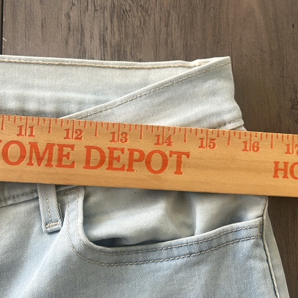 710 Super Skinny Levi’s size 31 light blue distressed bleach spots excellent con - Picture 12 of 13